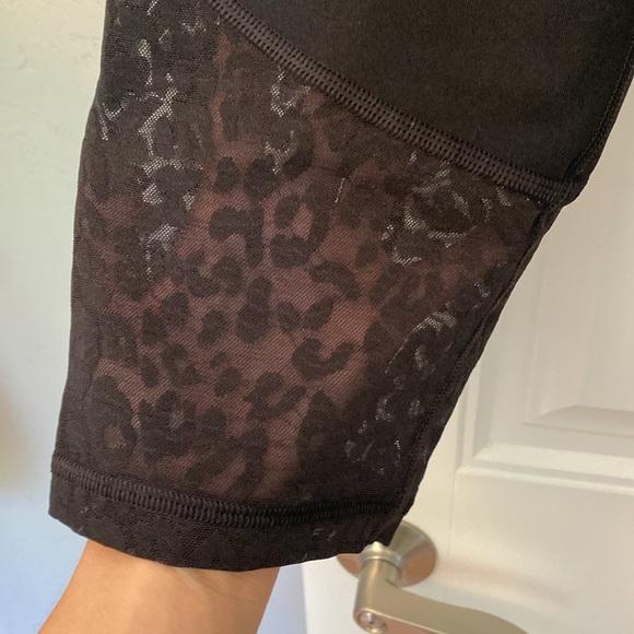 Victoria Sport Knockout Capri with leopard mesh - Picture 3 of 6